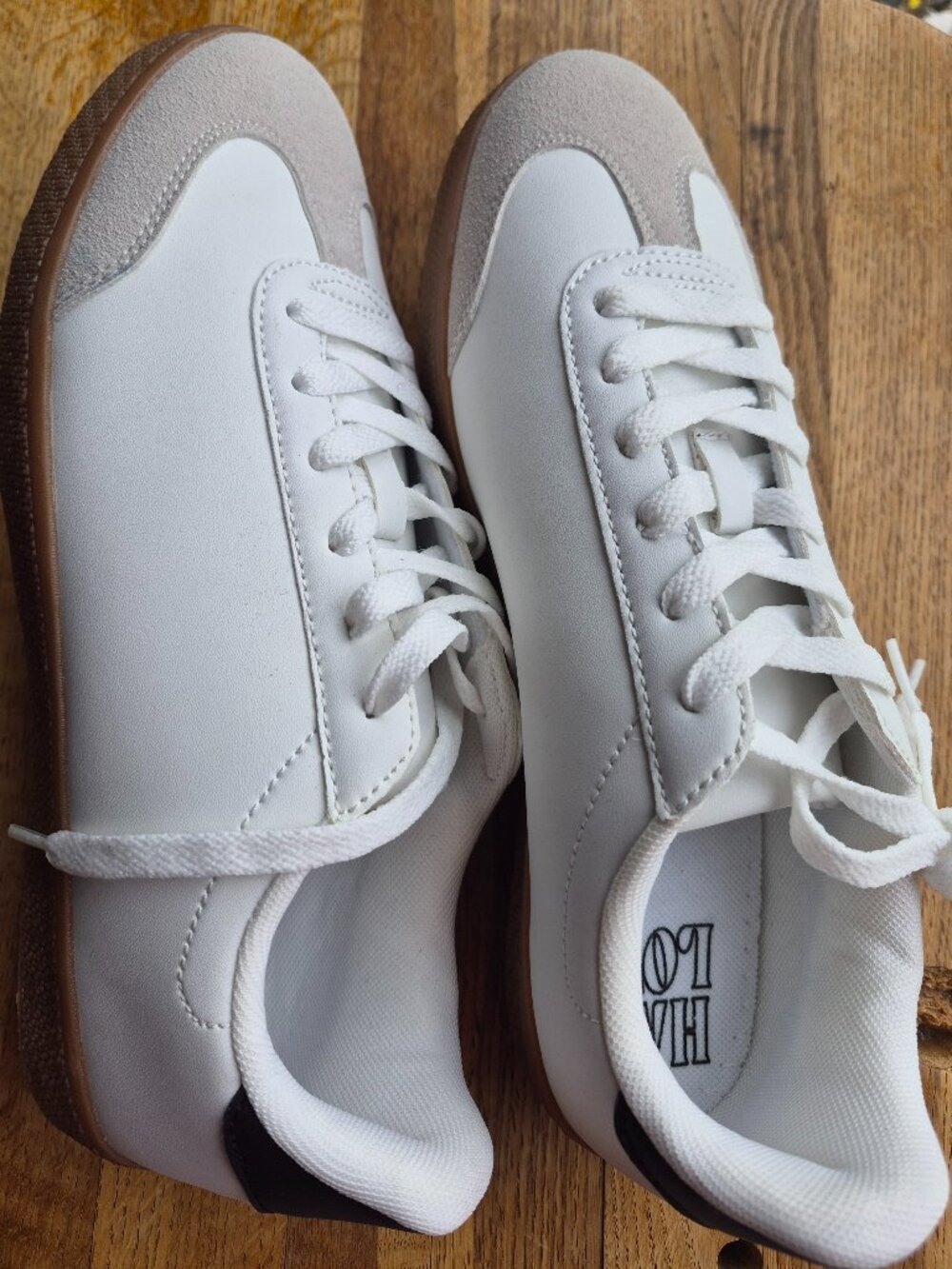 Sneaker, White - Women